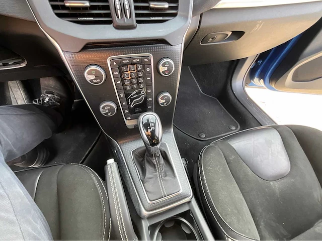 2020 volvo v40 1.5 t3 polar+ sport personenauto - afbeelding 24 van  44