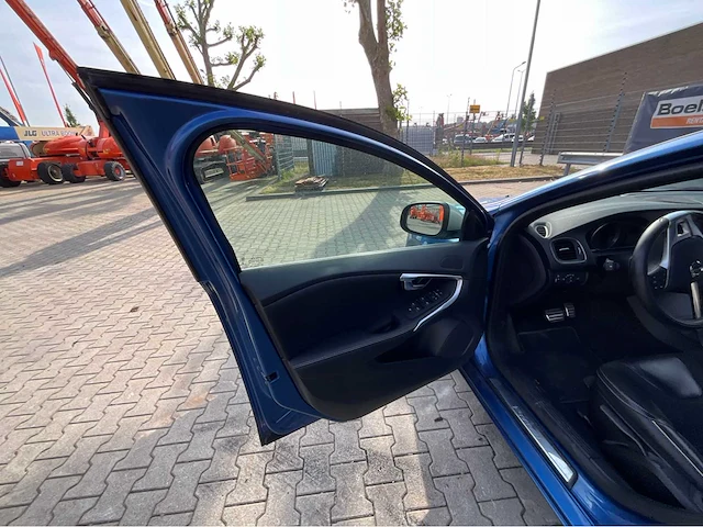 2020 volvo v40 1.5 t3 polar+ sport personenauto - afbeelding 28 van  44