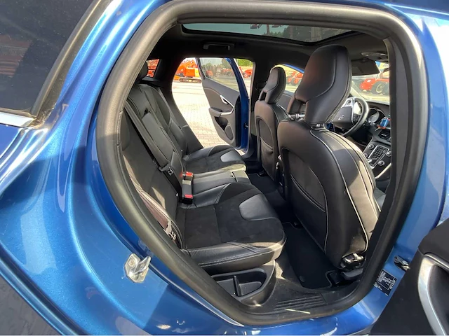 2020 volvo v40 1.5 t3 polar+ sport personenauto - afbeelding 30 van  44