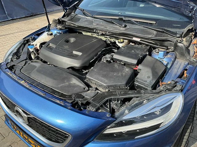 2020 volvo v40 1.5 t3 polar+ sport personenauto - afbeelding 35 van  44