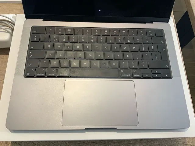 2021 apple macbook pro 14" a2442 laptop - afbeelding 2 van  8