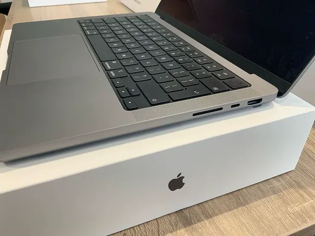 2021 apple macbook pro 14" a2442 laptop - afbeelding 3 van  8