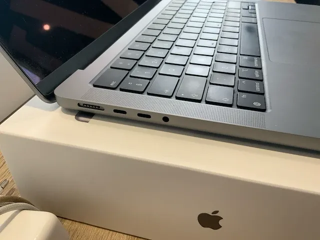 2021 apple macbook pro 14" a2442 laptop - afbeelding 4 van  8