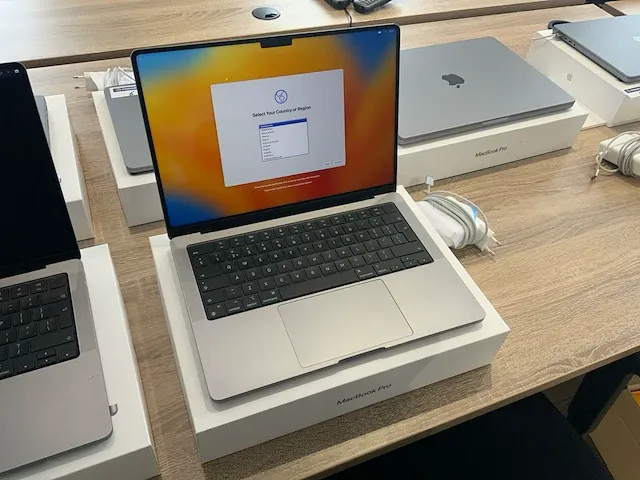 2021 apple macbook pro 14" a2442 laptop - afbeelding 2 van  7