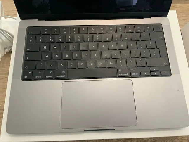 2021 apple macbook pro 14" a2442 laptop - afbeelding 2 van  8
