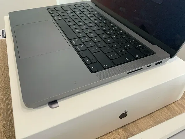 2021 apple macbook pro 14" a2442 laptop - afbeelding 3 van  8