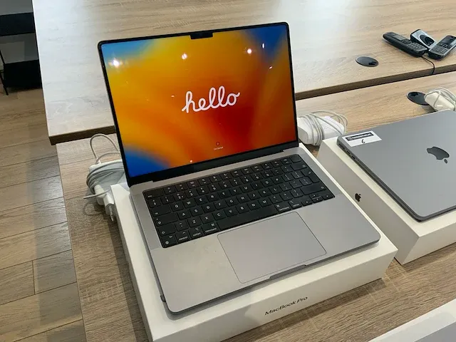 2021 apple macbook pro 14" a2442 laptop - afbeelding 2 van  8