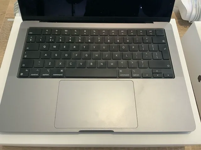 2021 apple macbook pro 14" a2442 laptop - afbeelding 3 van  8
