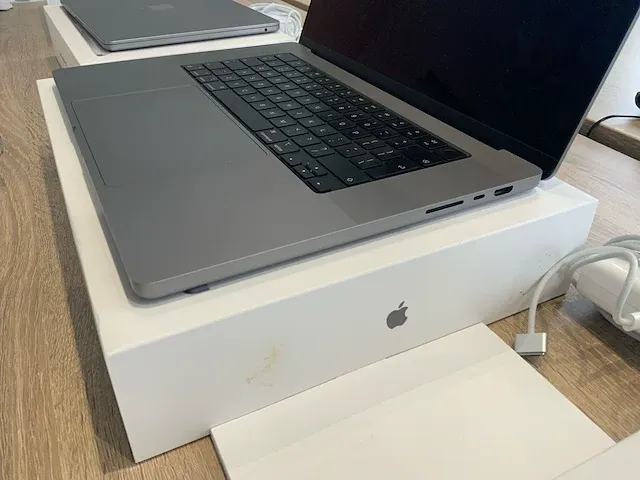 2021 apple macbook pro 16" a2485 laptop - afbeelding 4 van  8