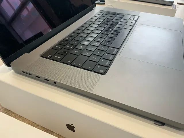 2021 apple macbook pro 16" a2485 laptop - afbeelding 5 van  8