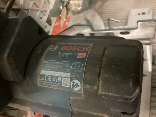 2021 bosch gcm8sjl radiaalafkortzaagmachine - afbeelding 10 van  10