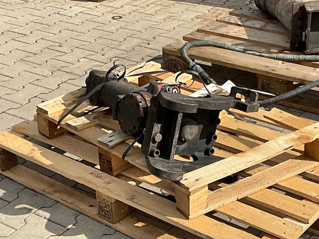 2021 erpiroc sb 102 hydraulische sloophamer - afbeelding 4 van  6