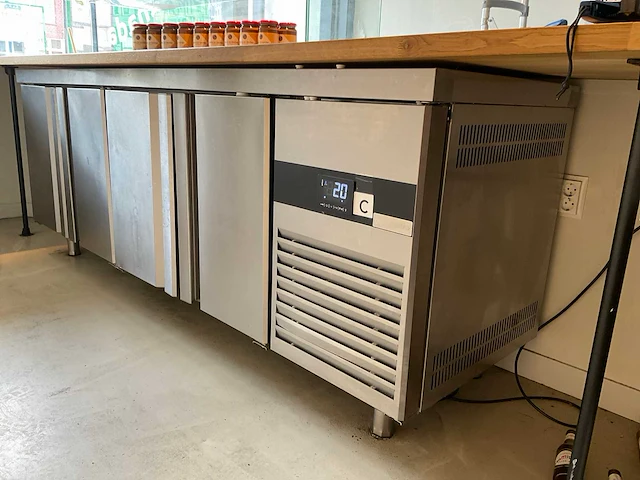 2021 ggmgastro premium ktf227nd 4-deurs rvs koelwerkbank - afbeelding 4 van  13