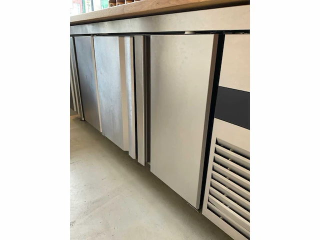 2021 ggmgastro premium ktf227nd 4-deurs rvs koelwerkbank - afbeelding 7 van  13