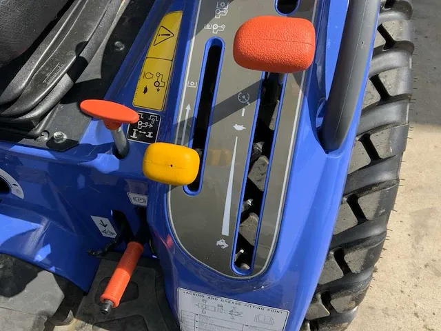 2021 iseki tm3267 smalspoor- en compacttractor - afbeelding 29 van  41