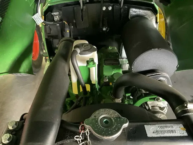 2021 john deere 3028en collarreverser compacttractor - afbeelding 3 van  13