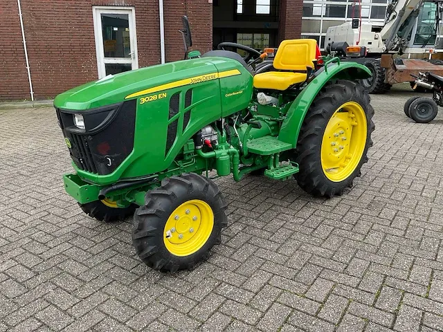 2021 john deere 3028en collarreverser compacttractor - afbeelding 1 van  13
