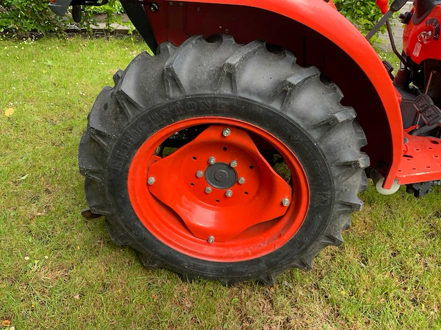 2021 kubota l1361 vierwielaangedreven landbouwtractor - afbeelding 26 van  41