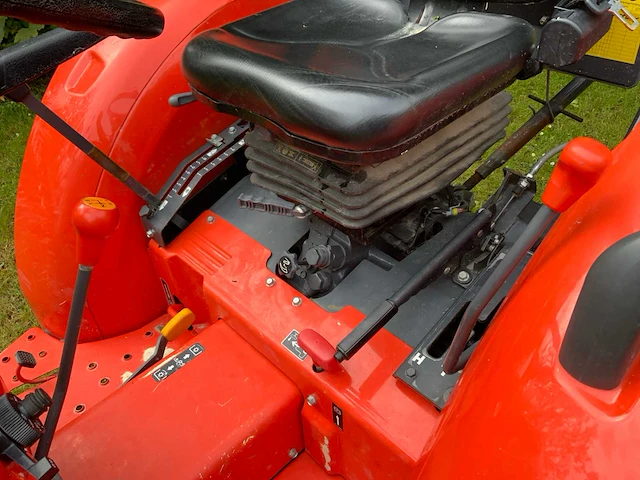 2021 kubota l1361 vierwielaangedreven landbouwtractor - afbeelding 35 van  41