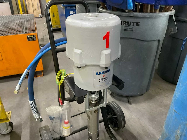2021 larius sirio 30:1 airless pneumatische pomp op trolley - afbeelding 2 van  5