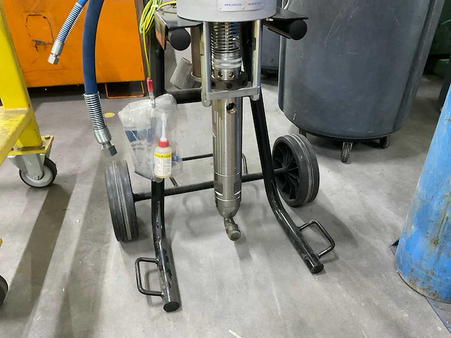 2021 larius sirio 30:1 airless pneumatische pomp op trolley - afbeelding 3 van  5