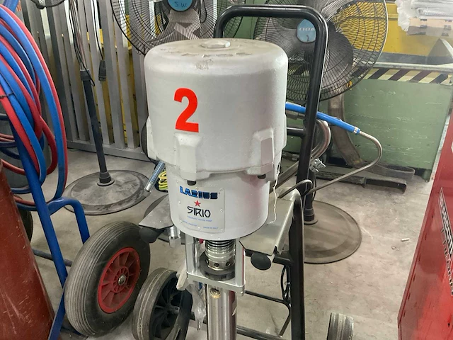 2021 larius sirio 30:1 airless pneumatische pomp op trolley - afbeelding 2 van  5