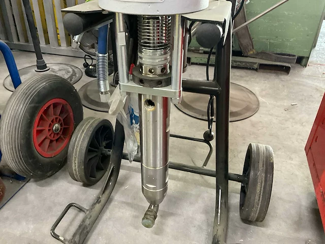 2021 larius sirio 30:1 airless pneumatische pomp op trolley - afbeelding 3 van  5