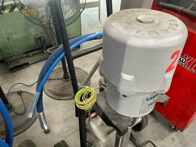 2021 larius sirio 30:1 airless pneumatische pomp op trolley - afbeelding 4 van  5