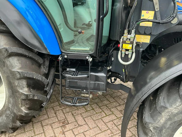 2021 new holland t5.115 vierwielaangedreven landbouwtractor - afbeelding 3 van  32