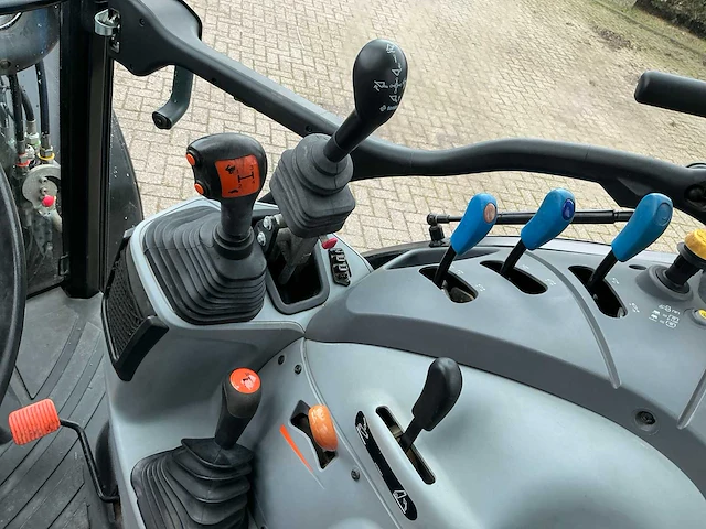 2021 new holland t5.115 vierwielaangedreven landbouwtractor - afbeelding 19 van  32