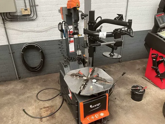 2021 orange q120 bandenwisselmachine - afbeelding 1 van  12