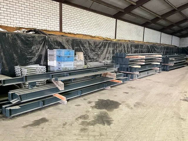2021 staalconstructie "ongebruikt" - afbeelding 1 van  14