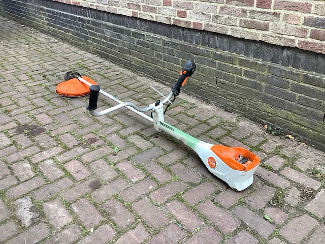 2021 stihl fsa135 bosmaaier - afbeelding 1 van  4