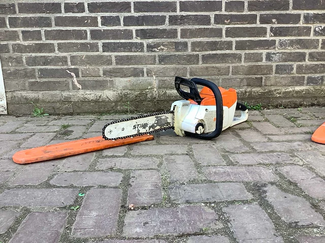 2021 stihl msa220c kettingzaag - afbeelding 1 van  4