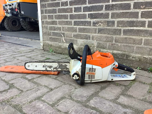 2021 stihl msa220c kettingzaag - afbeelding 2 van  4