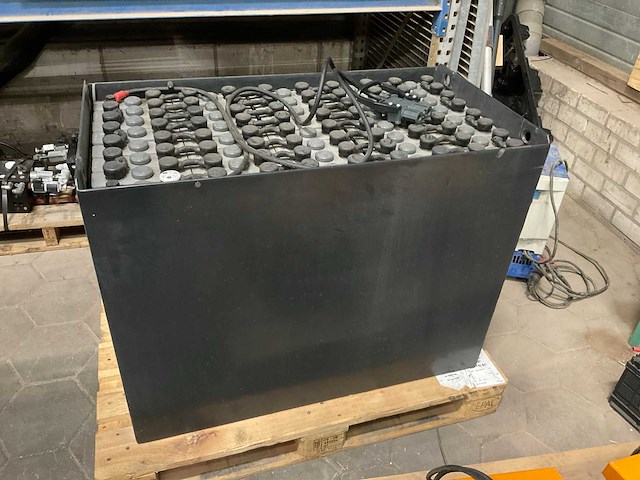 2021 still 3 pzv 420 gel heftruck accu - afbeelding 1 van  4