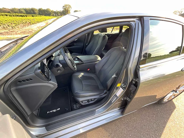 2021 toyota mirai 2 xle executive personenauto s-920-pz - afbeelding 15 van  36