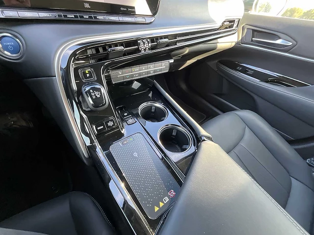 2021 toyota mirai 2 xle executive personenauto s-920-pz - afbeelding 29 van  36
