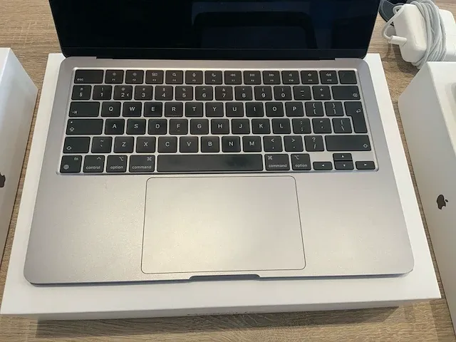 2022 apple macbook air 13" a2681 laptop - afbeelding 3 van  8