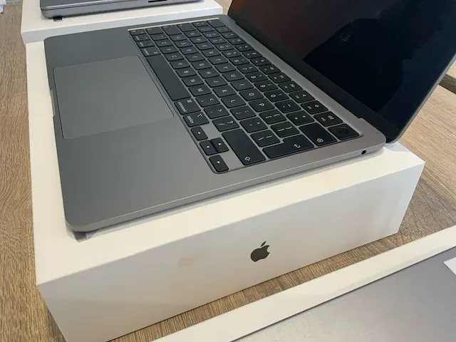 2022 apple macbook air 13" a2681 laptop - afbeelding 4 van  8