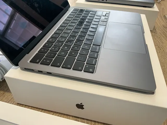 2022 apple macbook air 13" a2681 laptop - afbeelding 5 van  8