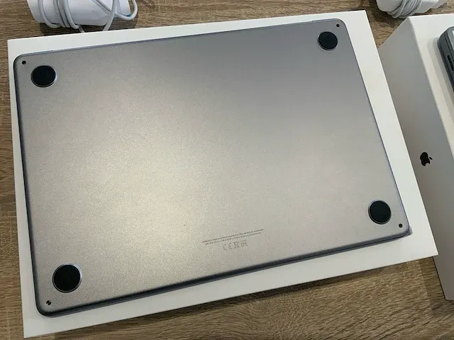 2022 apple macbook air 13" a2681 laptop - afbeelding 7 van  8