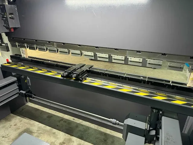 2022 baykal - aphsh 31200 - hybride cnc kantbank - afbeelding 15 van  18