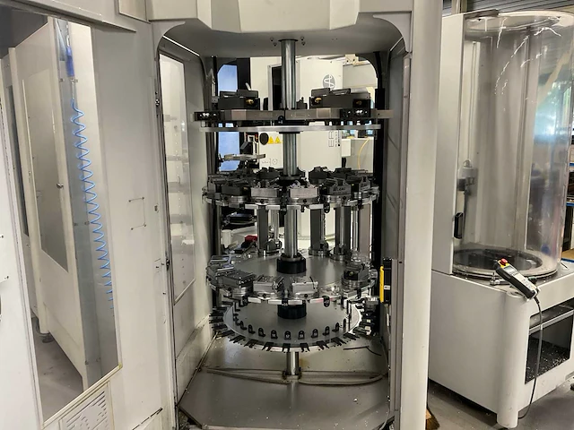 2022 dmg mori dmu 65 h monoblock cnc bewerkingscentra + robot - afbeelding 22 van  47