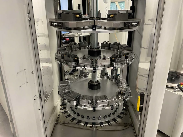 2022 dmg mori dmu 65 h monoblock cnc bewerkingscentra + robot - afbeelding 24 van  47