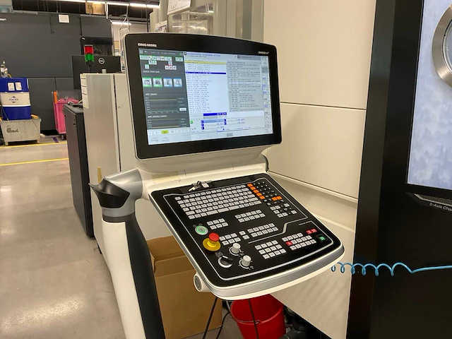 2022 dmg mori dmu 65 h monoblock cnc bewerkingscentra + robot - afbeelding 46 van  47