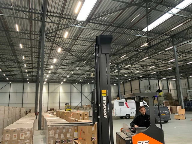 2022 doosan rb25jw-9 reach truck - afbeelding 26 van  55