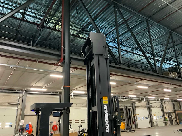 2022 doosan rb25jw-9 reach truck - afbeelding 28 van  55