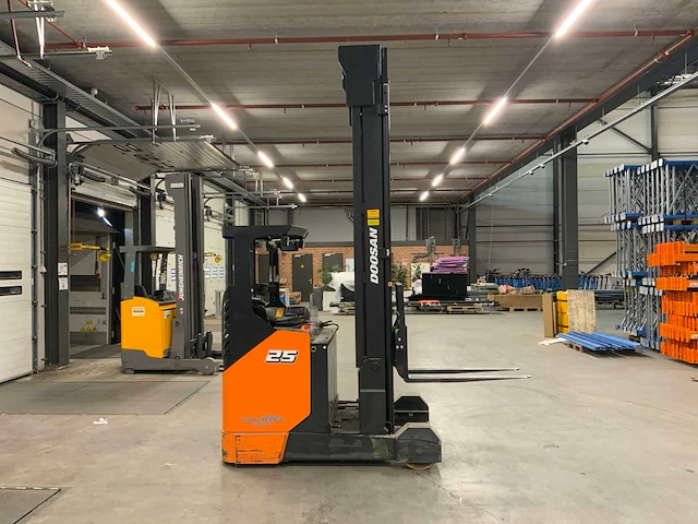 2022 doosan rb25jw-9 reach truck - afbeelding 31 van  55