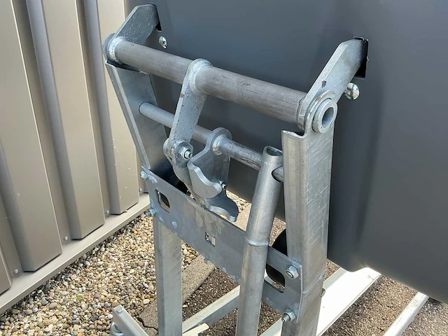 2022 egholm 22 got grascontainer met bladzuigslang - afbeelding 4 van  17